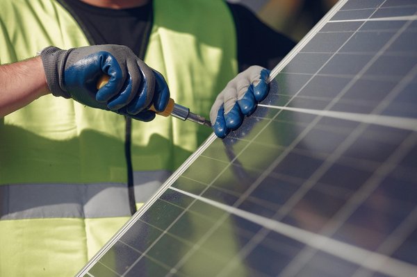 Les atouts d'un installateur panneaux photovoltaïques pros